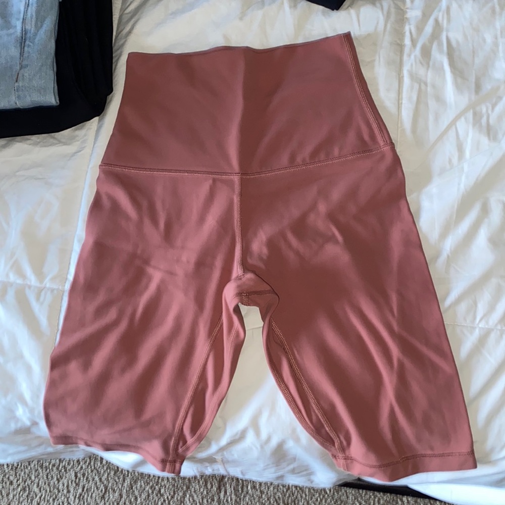 Lulu 10 inch align shorts